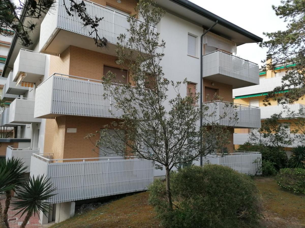Condominio Rosa Lignano Sabbiadoro Eksteriør billede